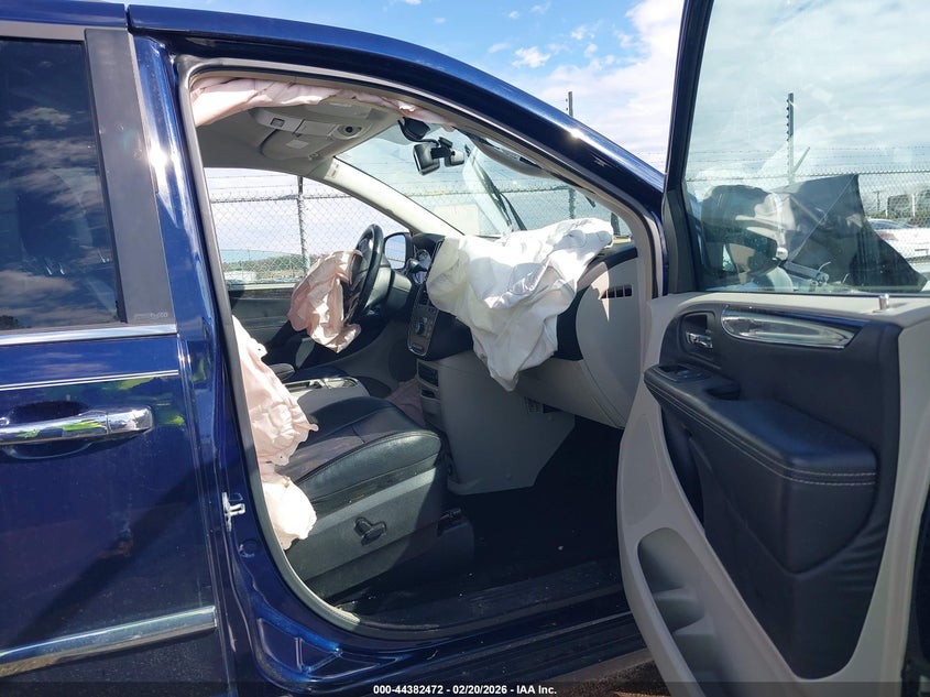 2013 Chrysler Town & Country Touring-L