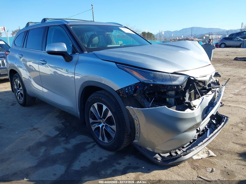 2021 Toyota Highlander Hybrid Xle
