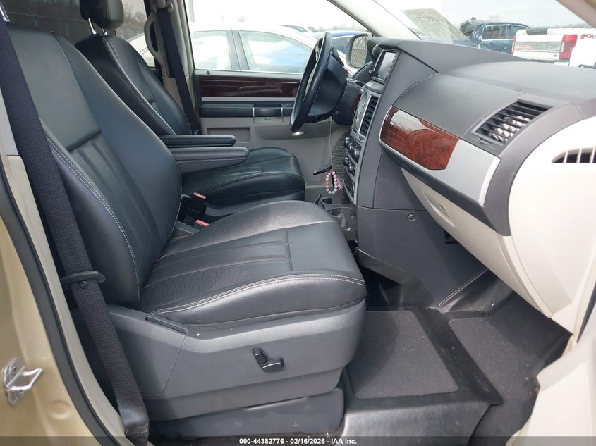 2010 Chrysler Town & Country Touring Plus