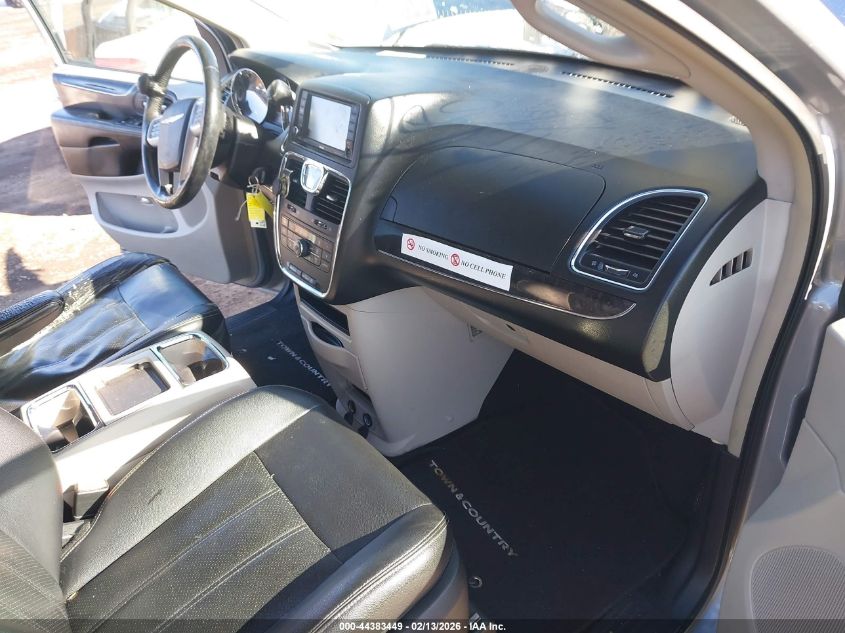 2014 Chrysler Town & Country Touring-L