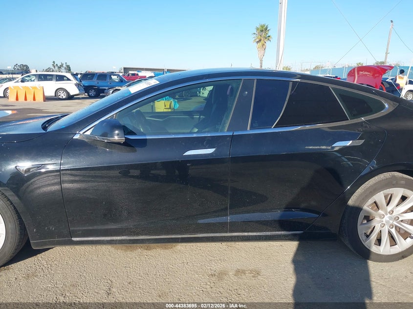 2017 Tesla Model S 60/75 VIN: 5YJSA1E18HF210565 Lot: 44383695
