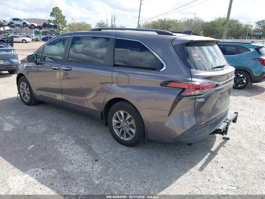 2021 Toyota Sienna Xle