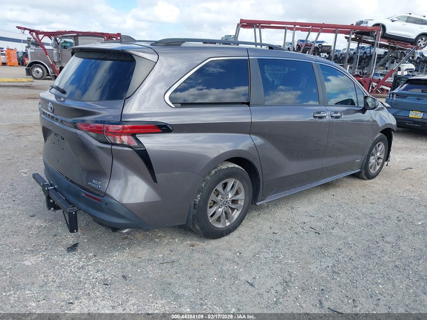 2021 Toyota Sienna Xle