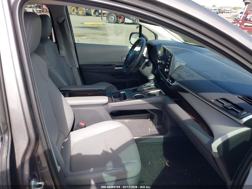 2021 Toyota Sienna Xle