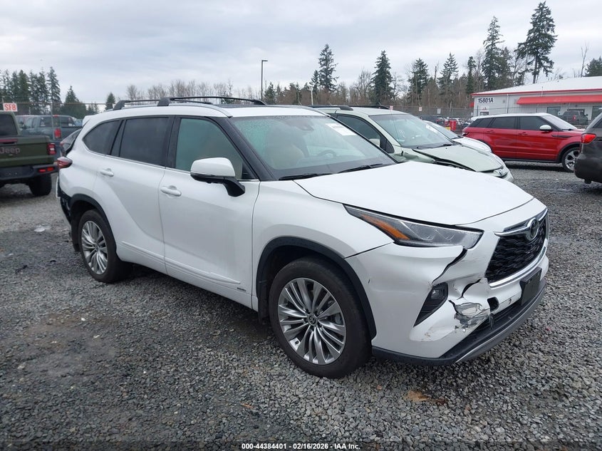 2025 Toyota Highlander Hybrid Platinum