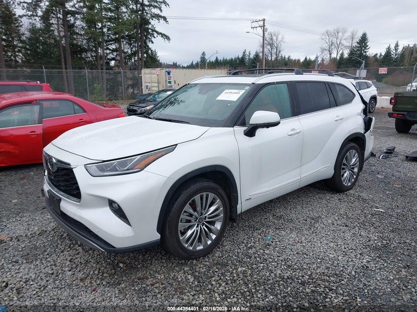 2025 Toyota Highlander Hybrid Platinum