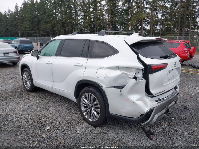 2025 Toyota Highlander Hybrid Platinum