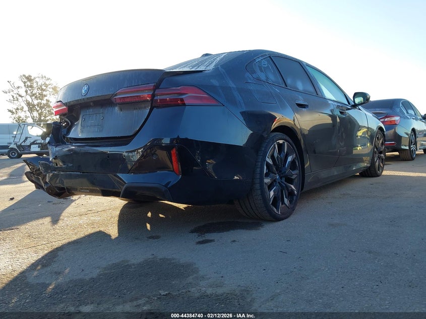 Vin: wby33fk09rcr18490, lot: 44881250, bmw i5 edrive40 20244