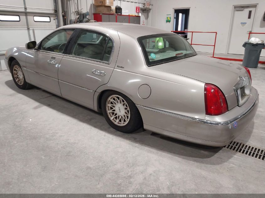 1999 Lincoln Town Car Signature