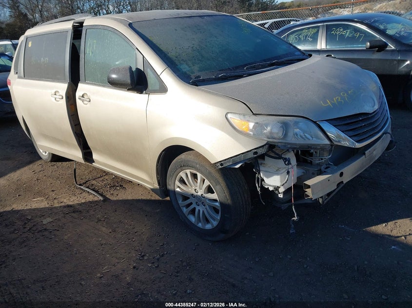 2013 Toyota Sienna Xle V6 8 Passenger