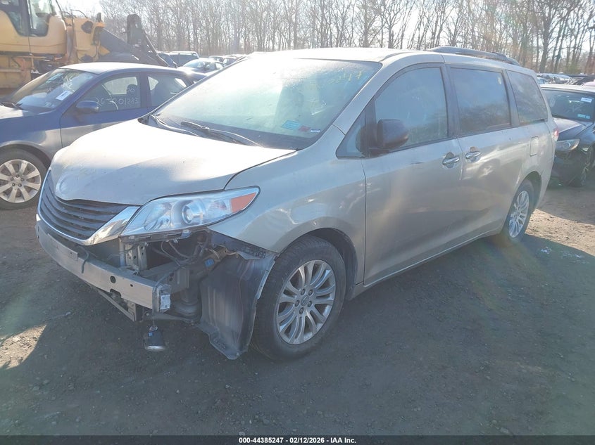 2013 Toyota Sienna Xle V6 8 Passenger