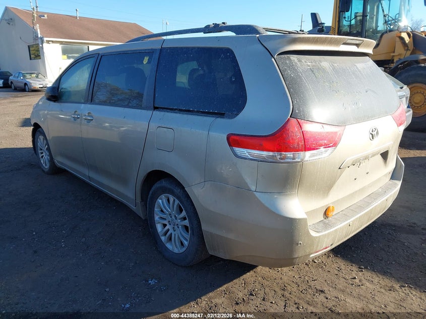 2013 Toyota Sienna Xle V6 8 Passenger