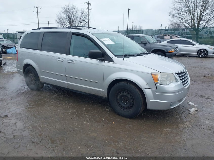 2010 Chrysler Town & Country Lx