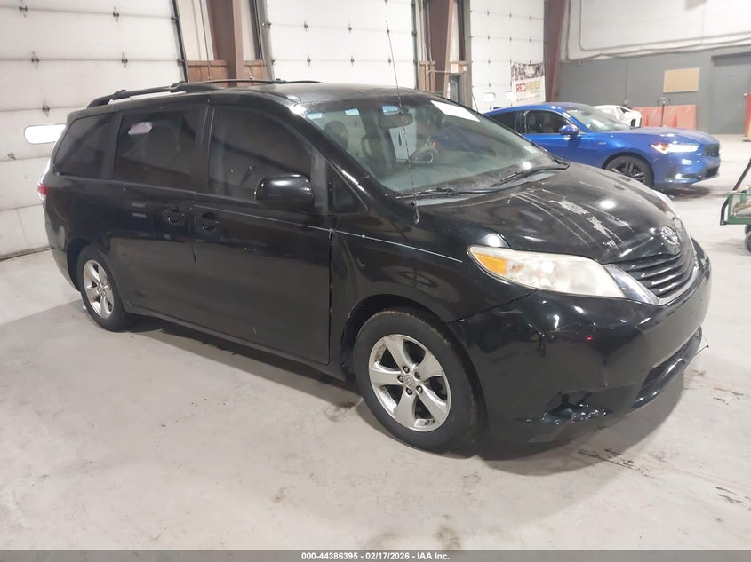 2013 Toyota Sienna Le V6 8 Passenger