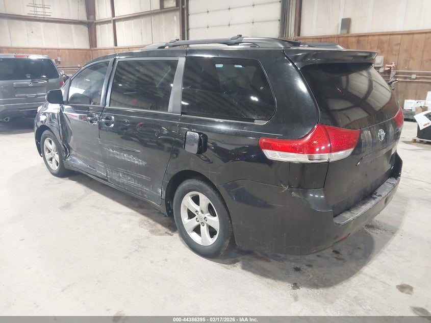 2013 Toyota Sienna Le V6 8 Passenger