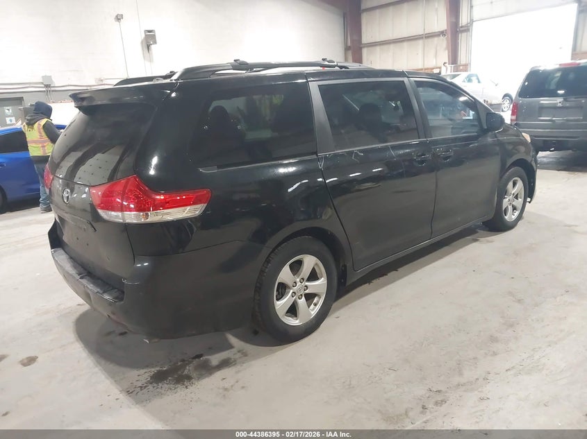 2013 Toyota Sienna Le V6 8 Passenger