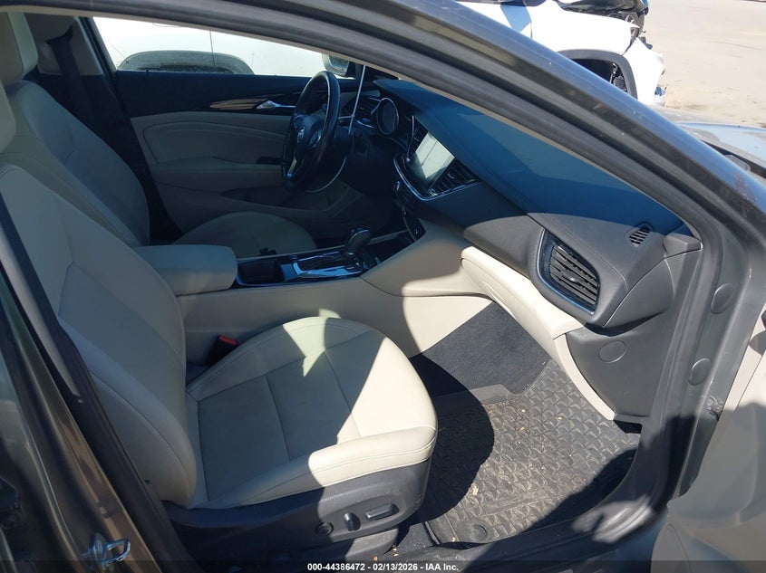 2018 Buick Regal Tourx Essence