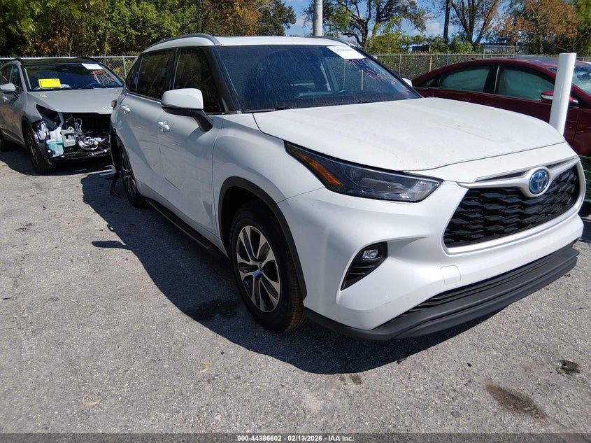 2022 Toyota Highlander Hybrid Xle