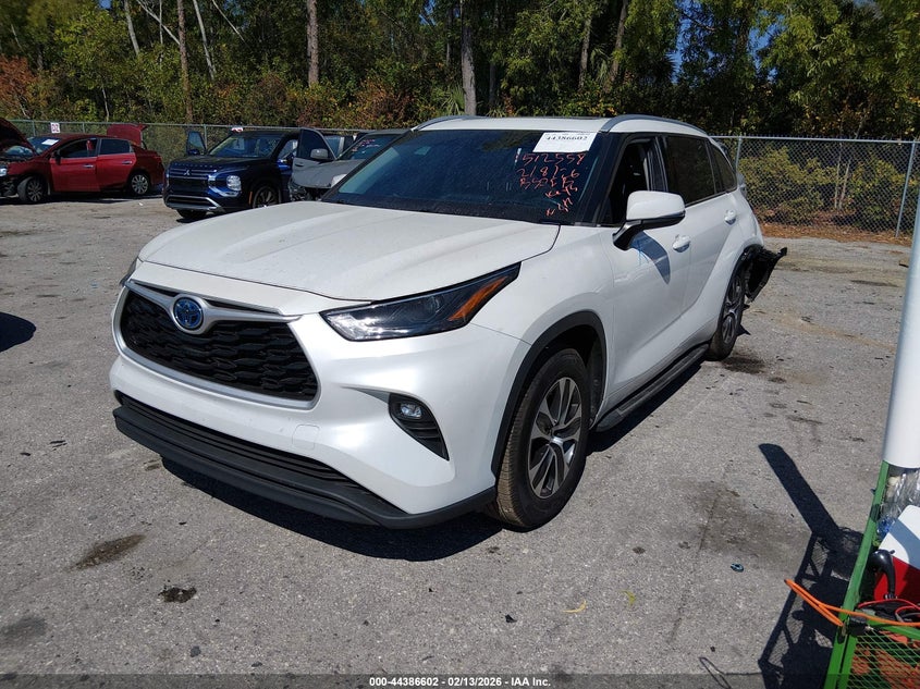 2022 Toyota Highlander Hybrid Xle