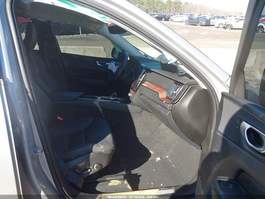 2024 Volvo Xc60 B5 Plus Dark Theme