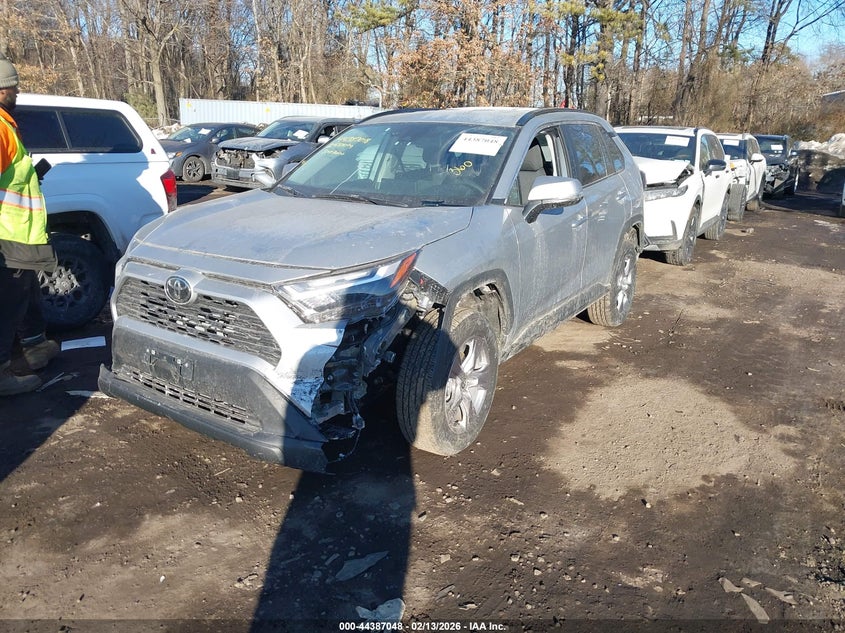 VIN 2T3P1RFV5SW533947 2025 TOYOTA RAV4 XLE
