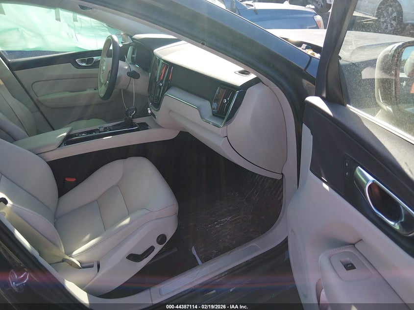 2020 Volvo Xc60 T6 Momentum