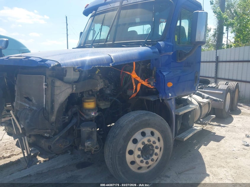 2013 Freightliner Cascadia 125