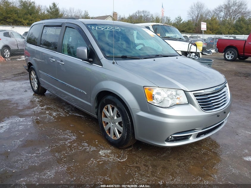 2016 Chrysler Town & Country Touring