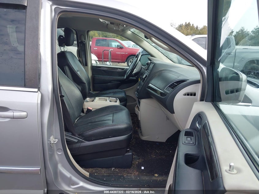 2016 Chrysler Town & Country Touring