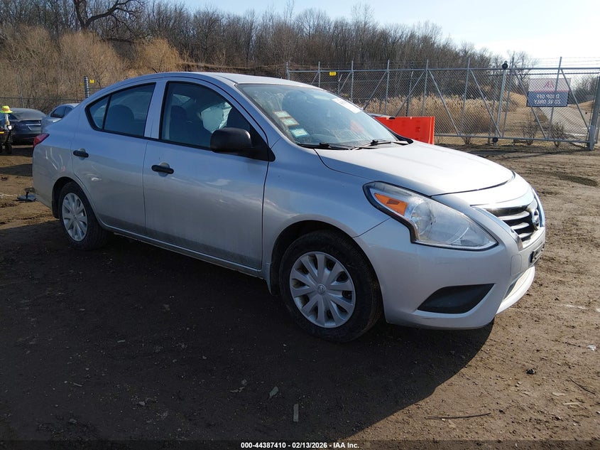 2015 Nissan Versa 1.6 S+