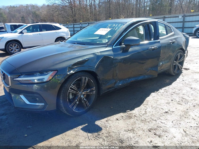 2022 Volvo S60 B5 Inscription