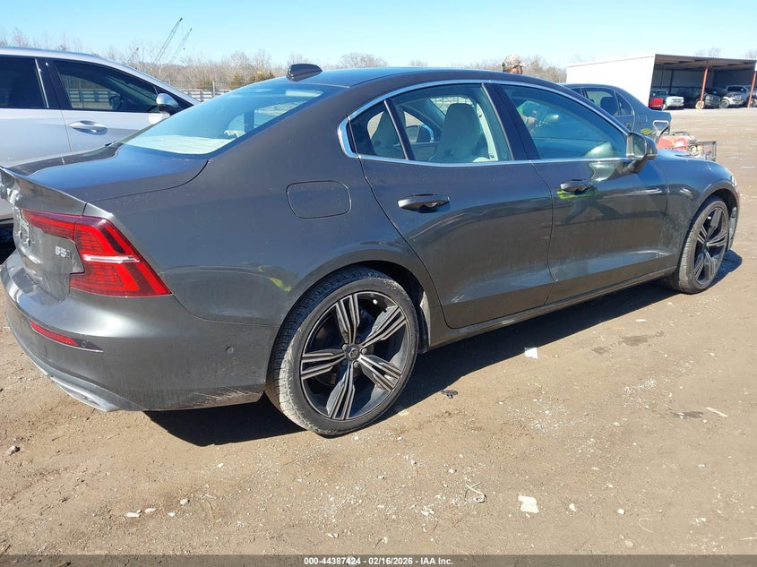 2022 Volvo S60 B5 Inscription