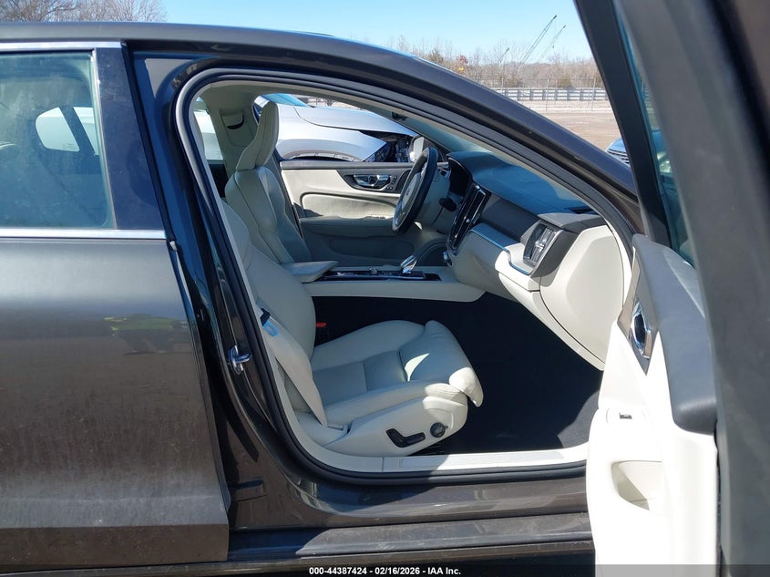 2022 Volvo S60 B5 Inscription