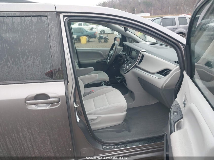 2020 Toyota Sienna Le