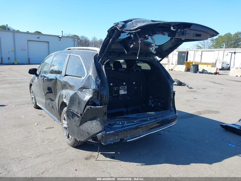 2025 Toyota Sienna Platinum