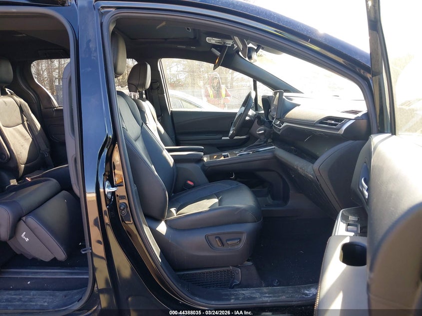 2025 Toyota Sienna Platinum