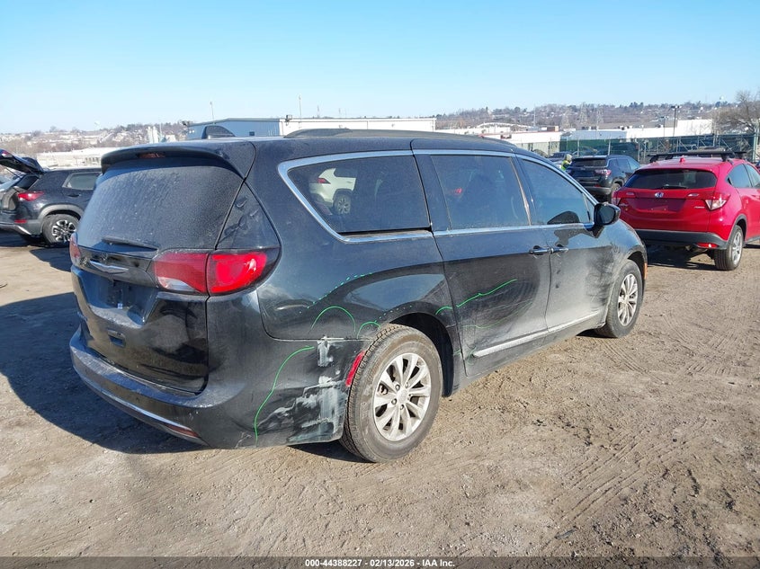 2017 Chrysler Pacifica Touring-L