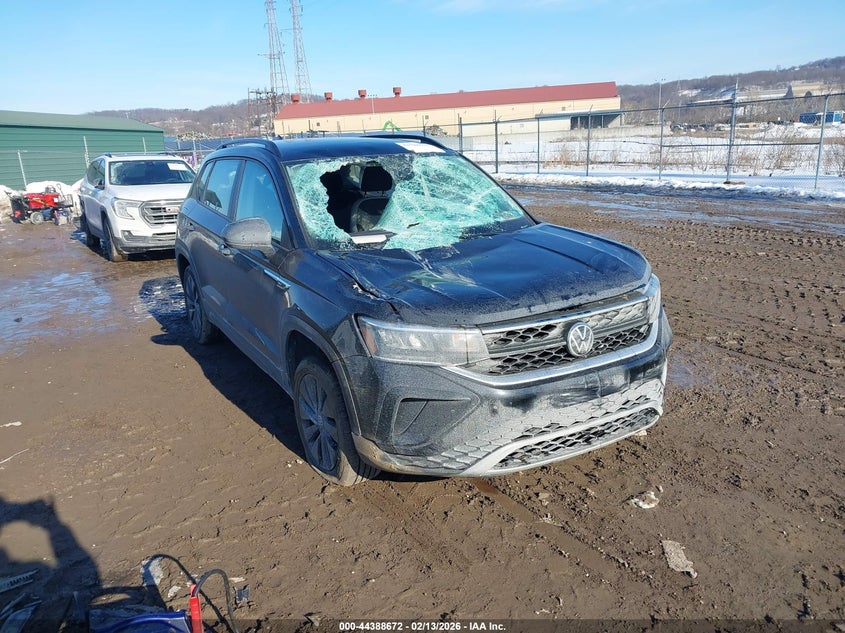 3VVCX7B20NM015040 VOLKSWAGEN TAOS Photo 1