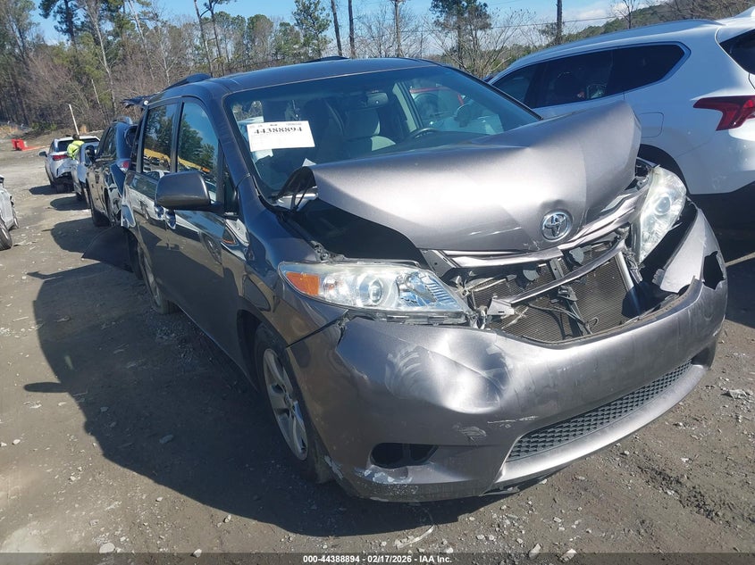 2015 Toyota Sienna Le 8 Passenger