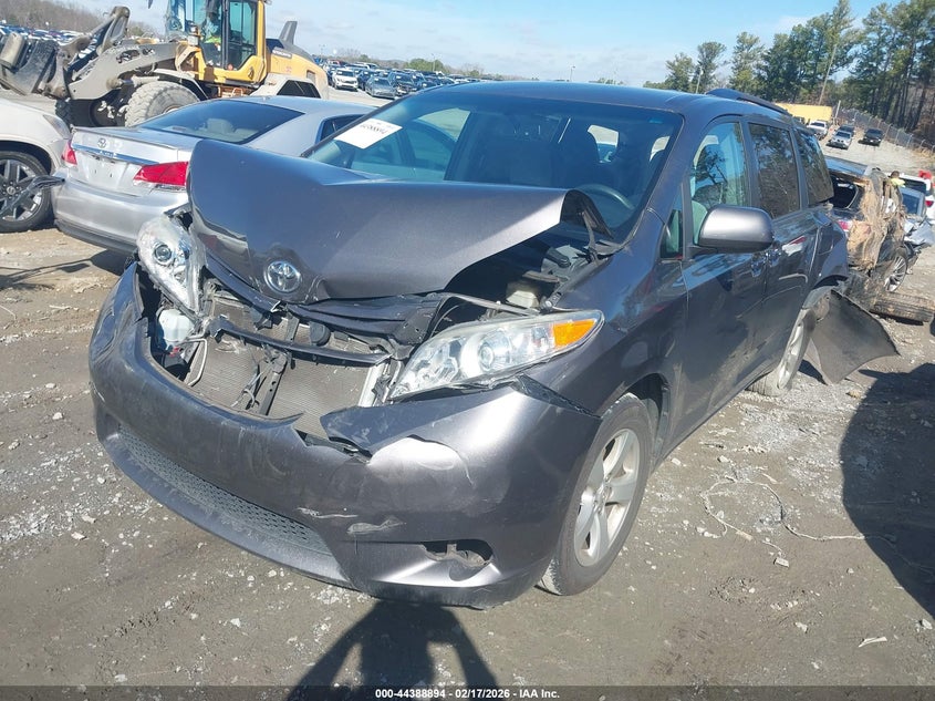2015 Toyota Sienna Le 8 Passenger
