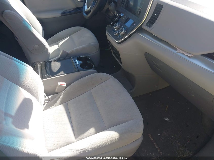 2015 Toyota Sienna Le 8 Passenger