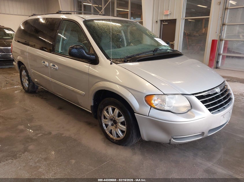 2005 Chrysler Town & Country Touring