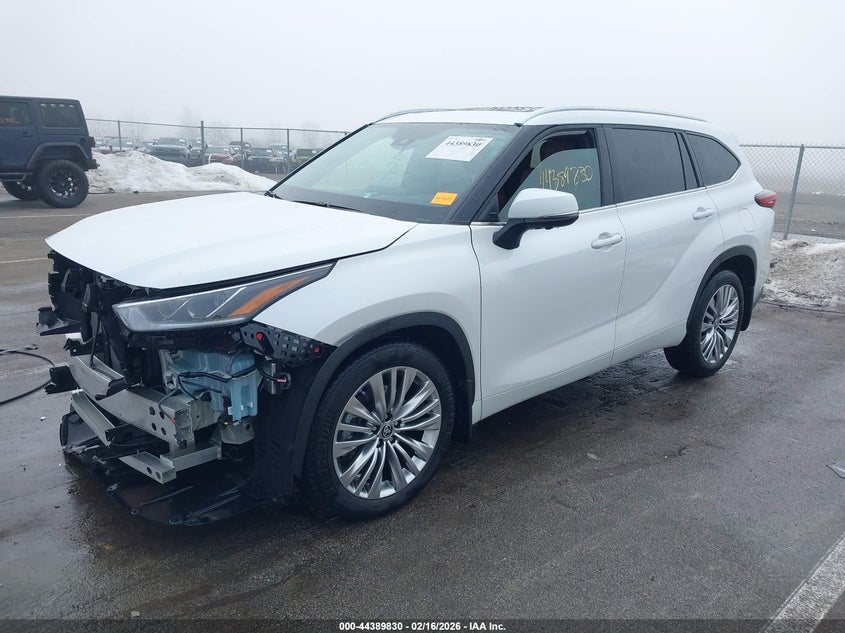 2023 Toyota Highlander Platinum