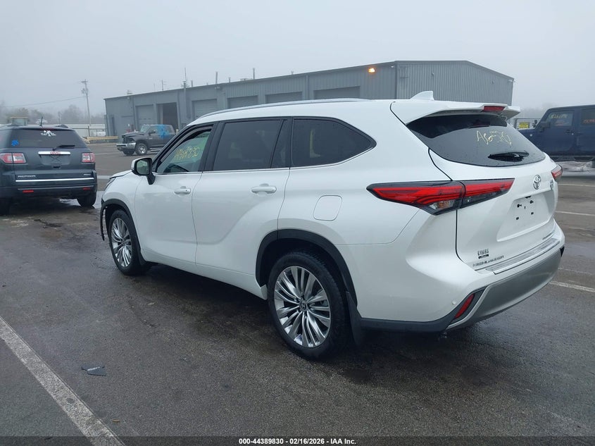 2023 Toyota Highlander Platinum