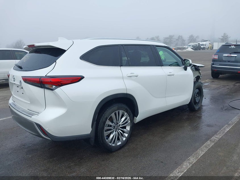 2023 Toyota Highlander Platinum