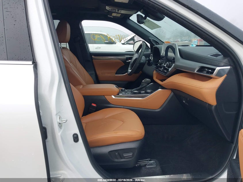 2023 Toyota Highlander Platinum