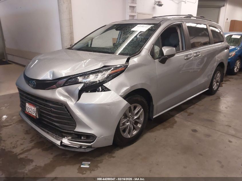 2022 Toyota Sienna Le