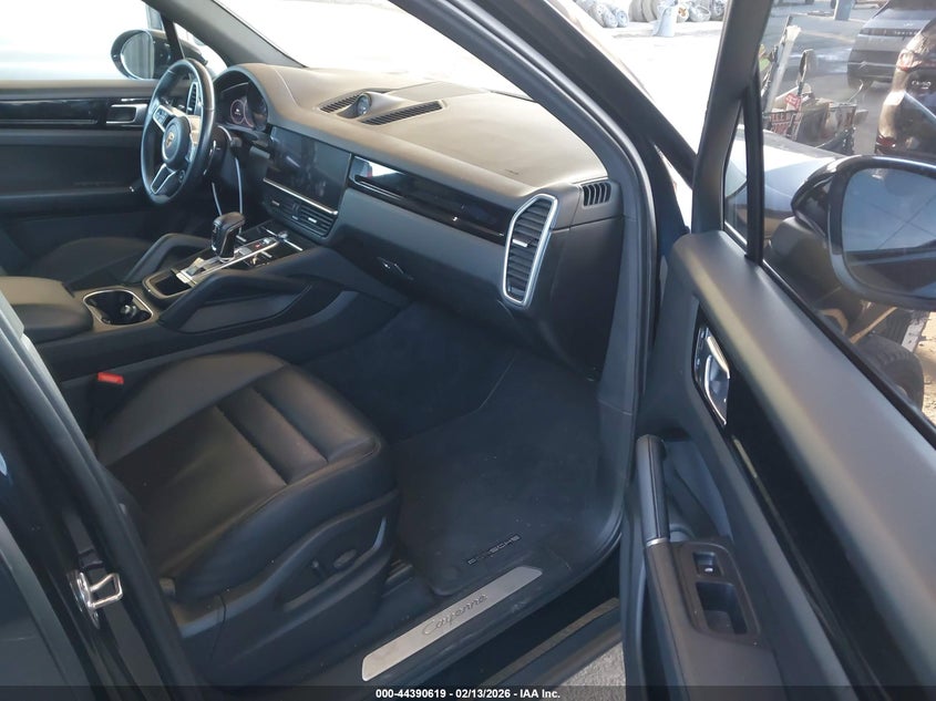 2023 Porsche Cayenne Platinum Edition