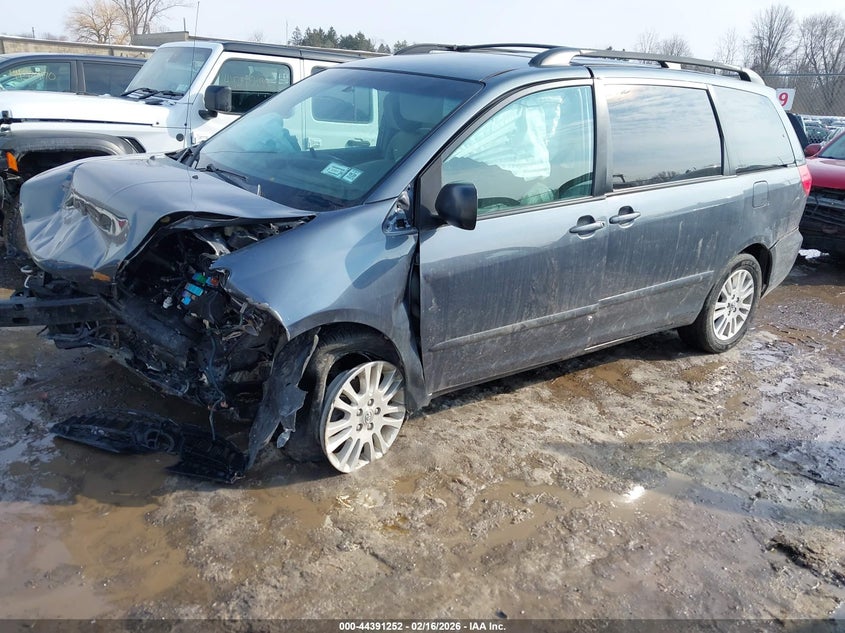 2010 Toyota Sienna Le