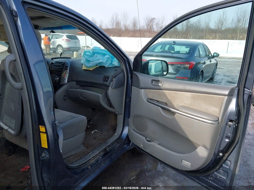 2010 Toyota Sienna Le